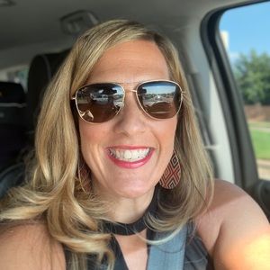 Meet your Posher, Lori